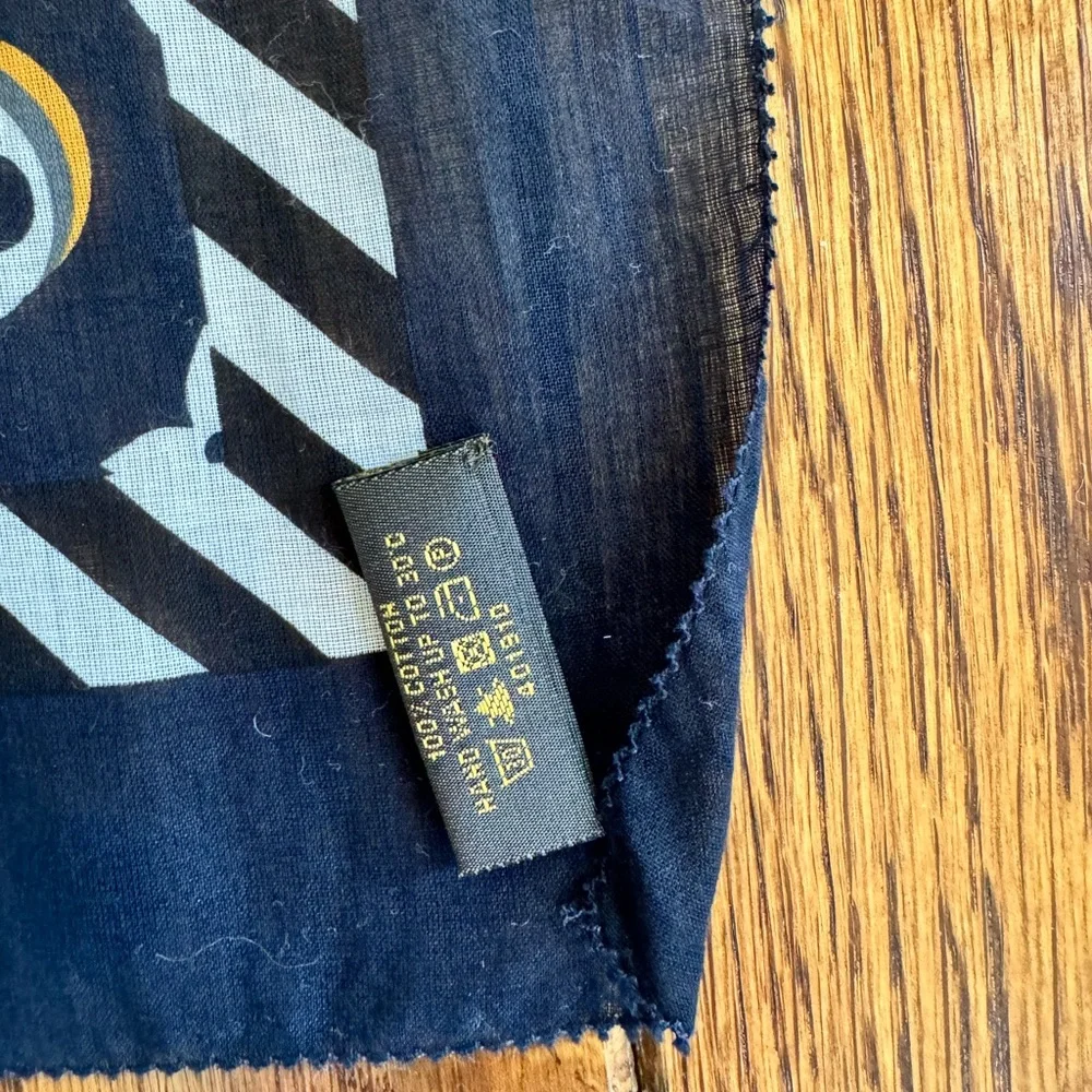 AUTH LOUIS VUITTON Scarf - Picture 4 of 4